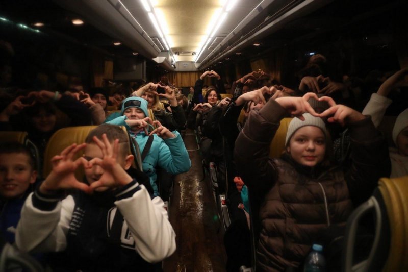 АСТРАХАНЬ. В Астрахани встретили 150 детей из Белгородской области
