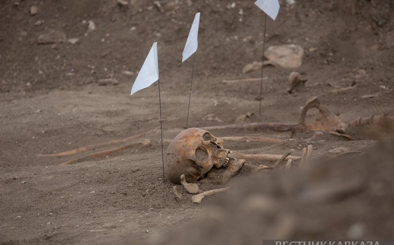 АЗЕРБАЙДЖАН. Число найденных в захоронении в Ходжалы человеческих останков выросло до 14