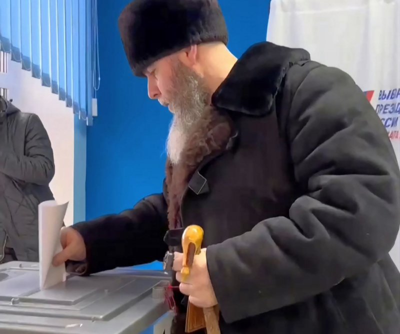 ЧЕЧНЯ. Муфтий ЧР и члены его семьи проголосовали на выборах Президента России в Грозном