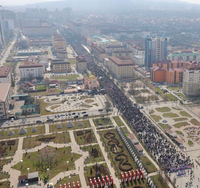 ЧЕЧНЯ. В массовом шествии в Грозном приняло участие  около 150 тыс. жителей Чечни