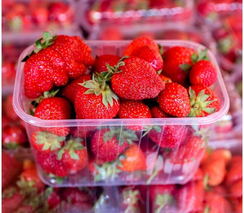 Диетолог: тепличные ягоды и фрукты грозят аллергиями