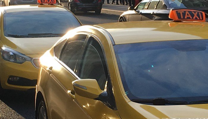 ГРУЗИЯ. Водители такси вышли на акцию протеста в Тбилиси