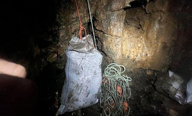 КРАСНОДАР. Пещеру в сочинском национальном парке кто-то завалил строительным мусором и бытовыми отходами