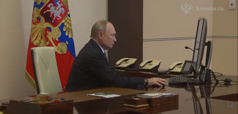 Путин проголосовал на выборах президента России в режиме онлайн