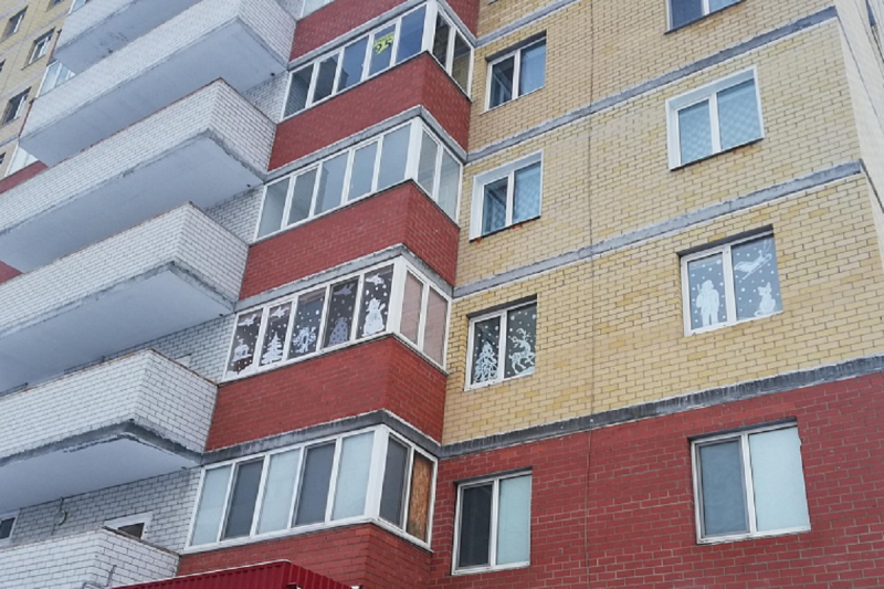 РОСТОВ. В Ростове трупный запах в подъезде не дает дышать жильцам дома по улице Еременко