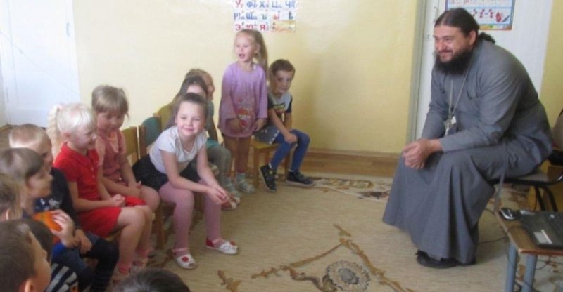 ВОЛГОГРАД. Посещение православным священником детского сада в Волгограде понравилось не всем родителям