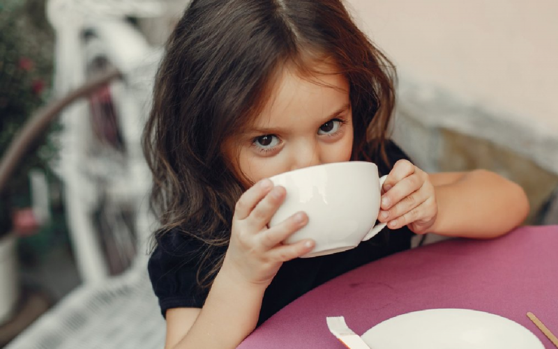 Врач Обушенков рассказал, почему кофе вреден для детей