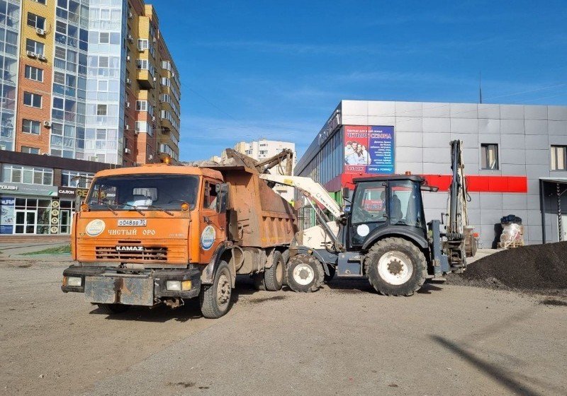 АСТРАХАНЬ. На улице Калинина в Астрахани улучшают ситуацию на проезжей части