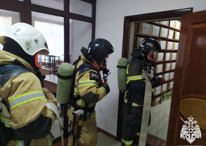 ЧЕЧНЯ. Пожарные МЧС России провели тренировку в Грозненском политехническом техникуме