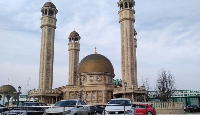 ЧЕЧНЯ. В районе имени Путина в Грозном строится мечеть