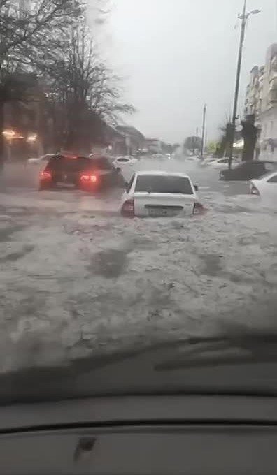 КБР. В столице Кабардино-Балкарии затопило улицы города