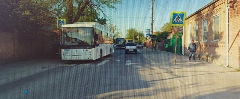 РОСТОВ. Вечером 22 апреля автобус сбил девушку в наушниках