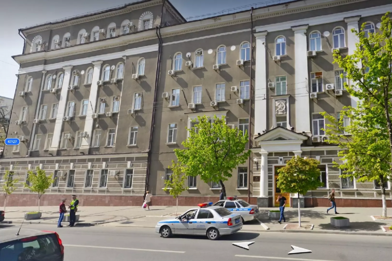 РОСТОВ. В Ростове объявили бессрочный запрет на парковку у здания ГУ МВД