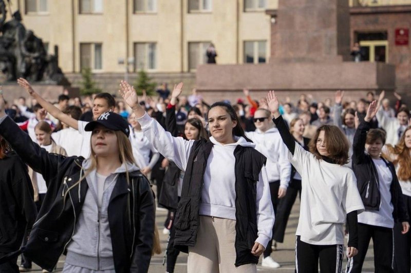 СТАВРОПОЛЬЕ. В Ставрополе в преддверии Всемирного Дня здоровья провели общегородскую зарядку