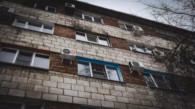 ВОЛГОГРАД. Житель Волгограда попытался попасть на улицу через окно второго этажа и оказался на больничной койке