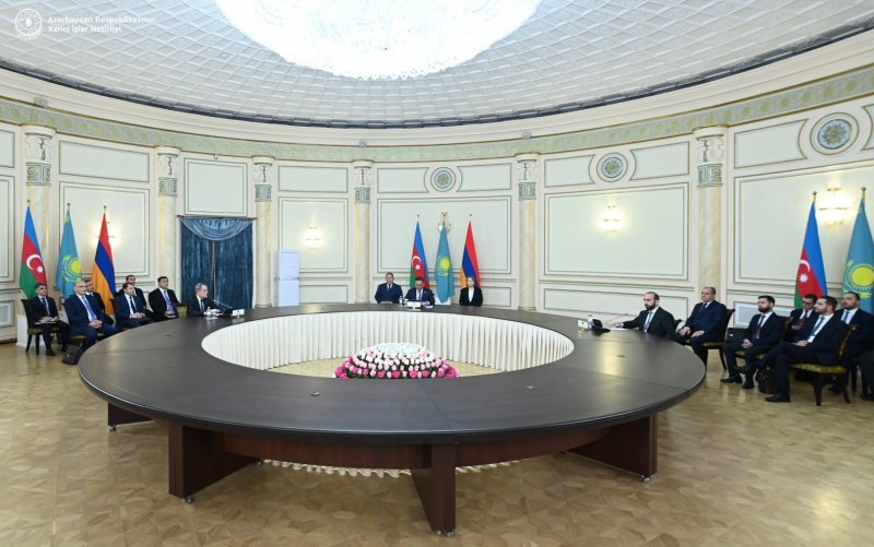 АРМЕНИЯ. Встреча Баку-Ереван стартовала в Алматы
