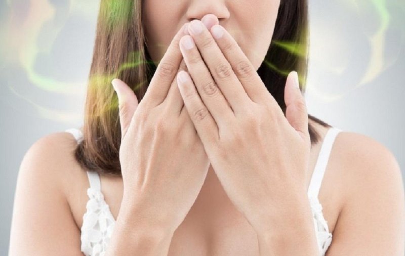 Британские медики рассказали, когда неприятный запах изо рта - повод обратиться к врачам