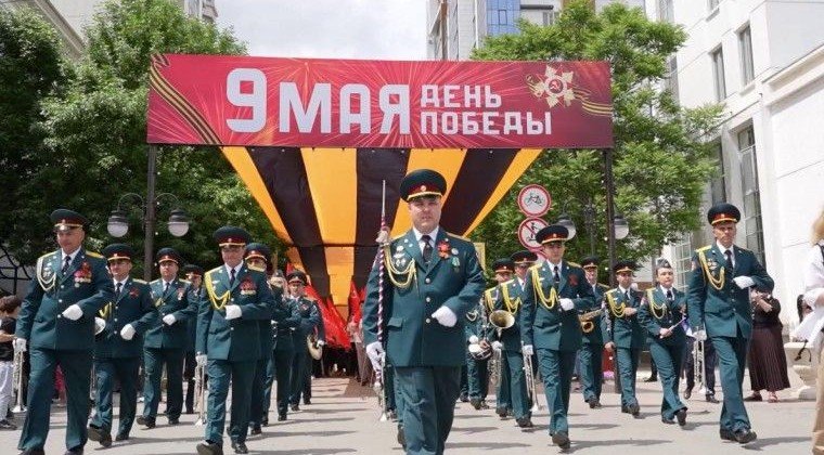 ЧЕЧНЯ. В день 79-летия Великой Победы в Грозном развернули георгиевскую ленту длиной в 633 метра