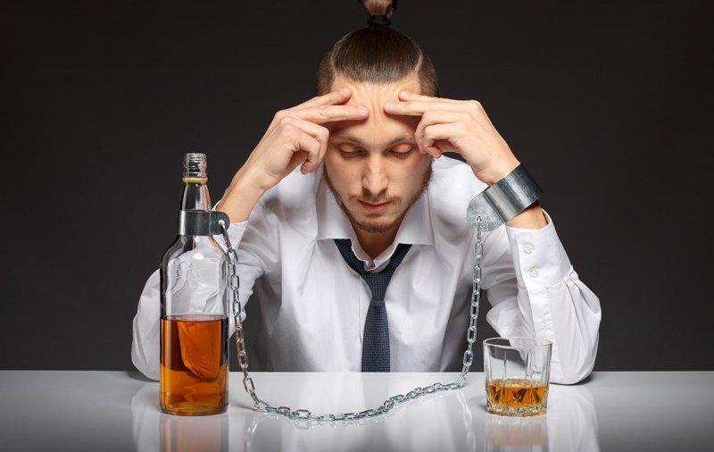 Названы 6 признаков алкогольной зависимости