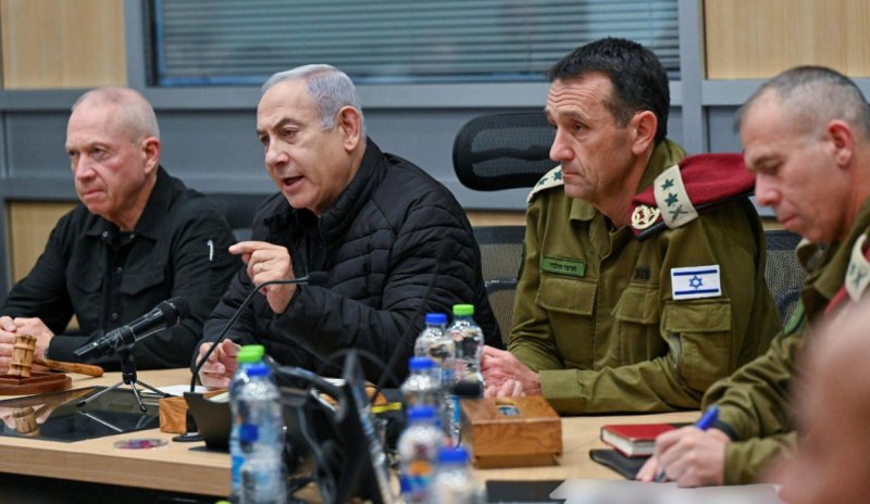 Нетаньяху пытается выйти сухим из воды и хочет распустить военный кабинет