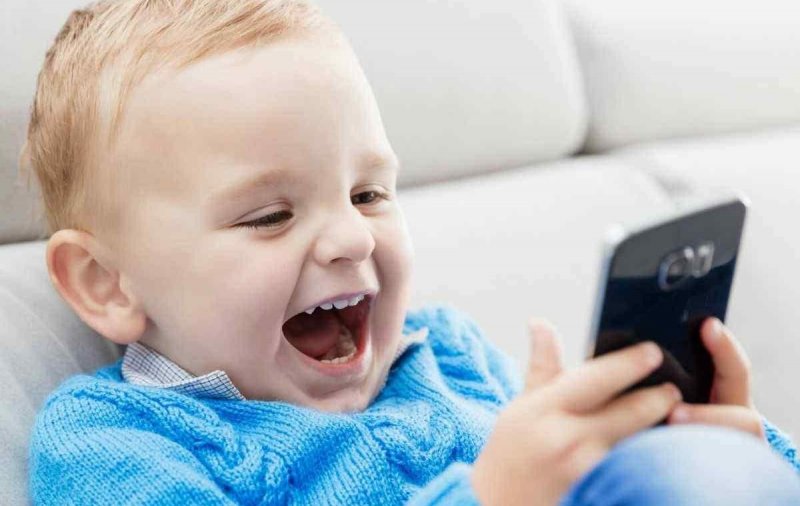 Стало известно, влияют ли социальный сети на мозг детей