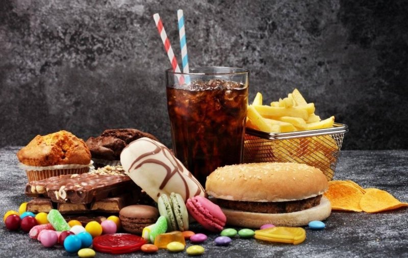 Ученые заявили, что сладкая и жирная пища может провоцировать рак