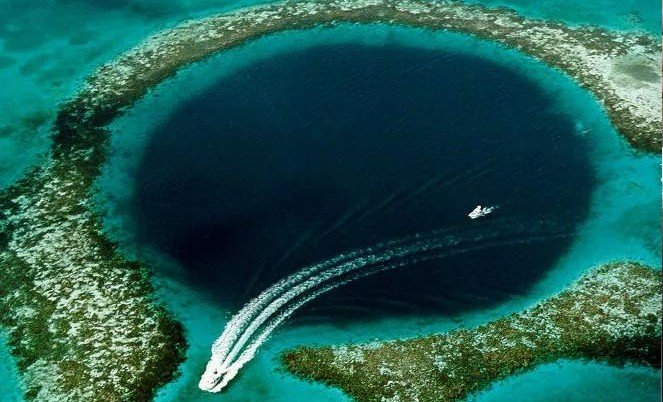 В Мексике обнаружили самую глубокую голубую дыру на планете