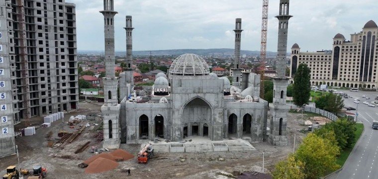 ЧЕЧНЯ. Глава ЧР в Грозном проверил ход строительства мечети