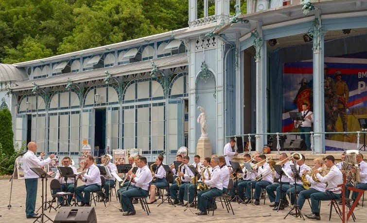 ЧЕЧНЯ. Музыканты Росгвардии выступают в городах Кавказских Минеральных Вод