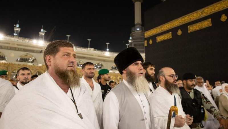 ЧЕЧНЯ. В День Арафа Глава ЧР посетил Мединскую мечеть Масджид ан-Набави