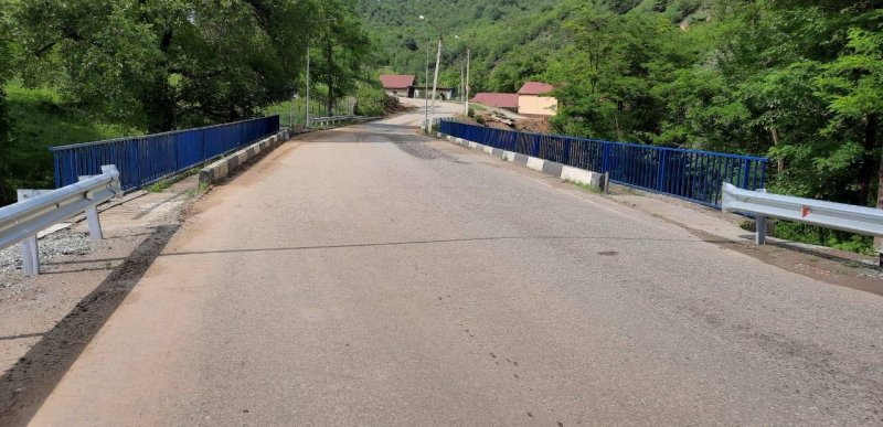 ЧЕЧНЯ. В Ножай-Юртовском районе завершают  ремонтные работы моста близ села Чурч-Ирзу