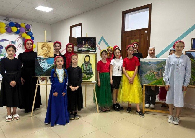 ЧЕЧНЯ. В системе допобразования Грозного прошла выставка детских рисунков.
