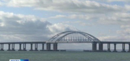 КРЫМ. На Крымском мосту собралась внушительная очередь автомобилей