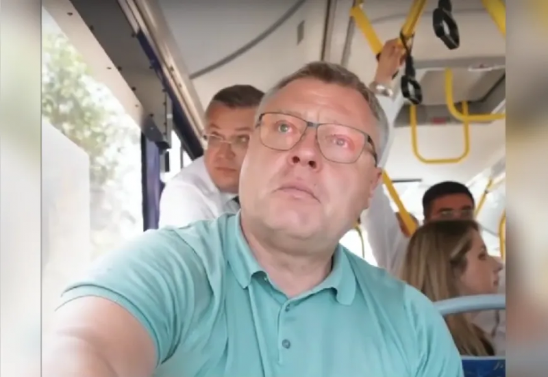 АСТРАХАНЬ. Губернатор оценил Астрахань из окна синего автобуса