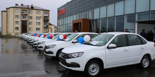 ИНГУШЕТИЯ. Семь жителей РИ, пострадавшие на производстве, получили от регионального Отделения СФР автомобили Lada Granta