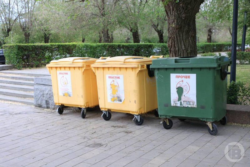 ВОЛГОГРАД. В Волгограде начали устанавливать новые мусорные контейнеры