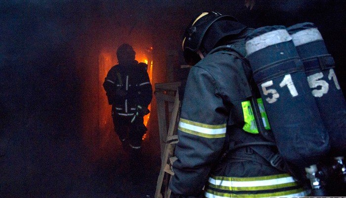 Пожар вспыхнул в складских помещениях на Кубани