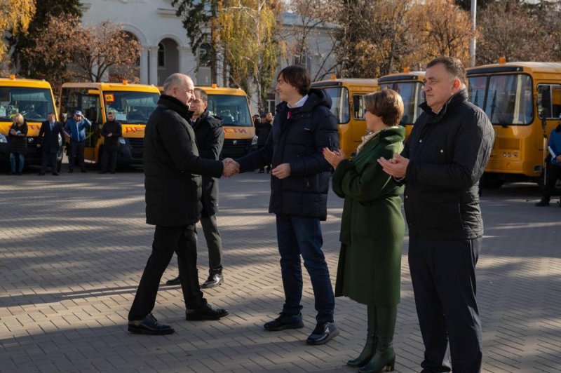 КЧР. Школы муниципальных районов Карачаево-Черкесии получили 22 школьных автобуса