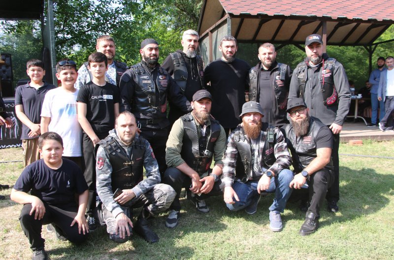 ЧЕЧНЯ. Магомеду Даудову вручили почетный знак «Ночных волков» за боевые заслуги