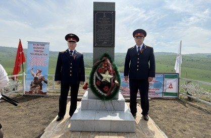 ИНГУШЕТИЯ. В рамках проекта «Памятники Великой Отечественной войны в городе воинской славы – Малгобек» офицеры следственного управления СК России по Республике Ингушетия посетили торжественное открытие восстановленного памятника героям-летчикам, погибших в Великой Отечественной войне