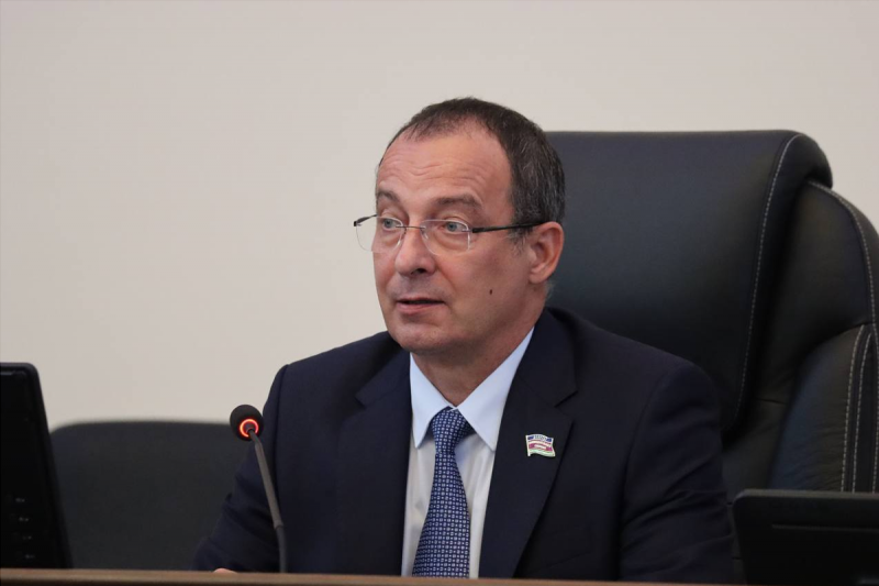 КРАСНОДАР. Спикер ЗС Краснодарского края Юрий Бурлачко поздравил жителей с Первомаем