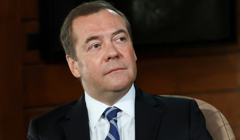 Медведев о Трампе с цитатой Штирлица: «Верить нельзя никому. Мне можно»