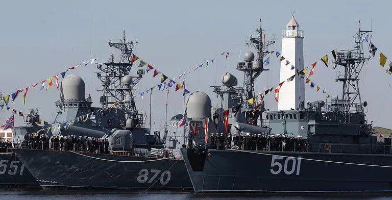Российские корабли провели противолодочные учения в Балтийском море