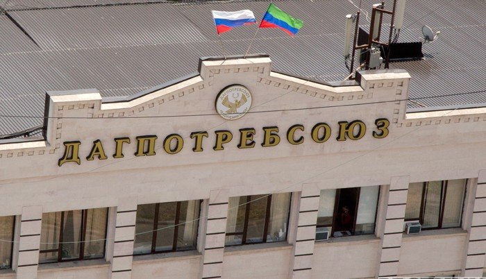 В Махачкале пылает здание Дагпотребсоюза