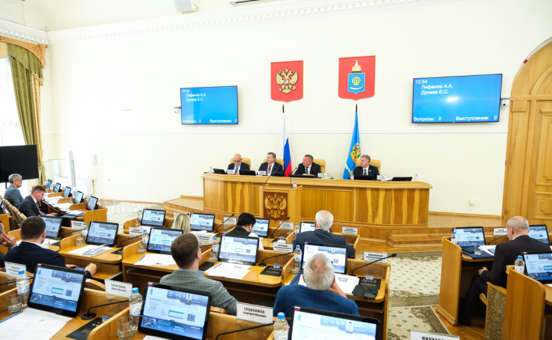 АСТРАХАНЬ. Депутаты Думы Астраханской области скорректировали закон о пассажирских перевозках и уточнили список мест, где нельзя находиться детям и подросткам