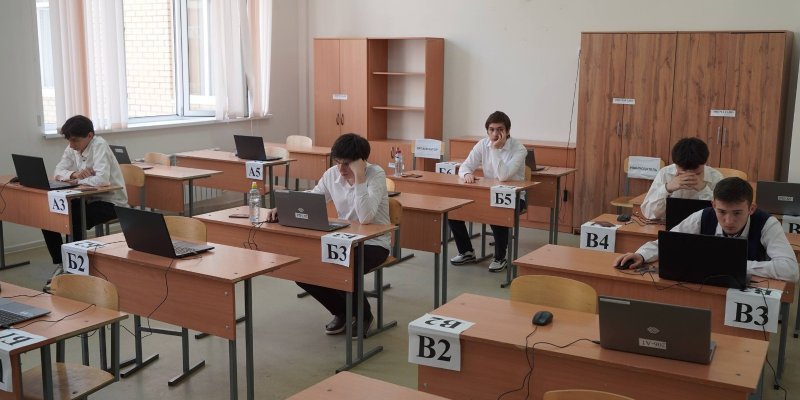 ЧЕЧНЯ. Информатика и иностранные языки: грозненские школьники завершили важные экзамены