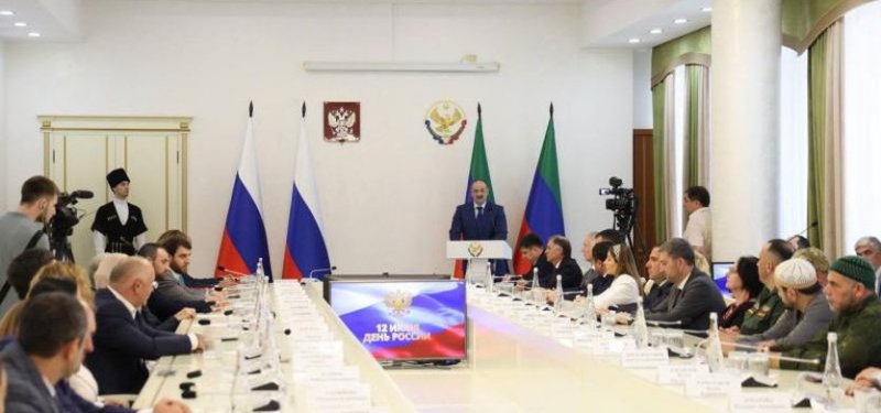 ДАГЕСТАН. Сергей Меликов наградил ряд дагестанцев