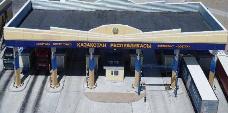 Казахстан открыл новый автомобильный КПП на границе с Китаем