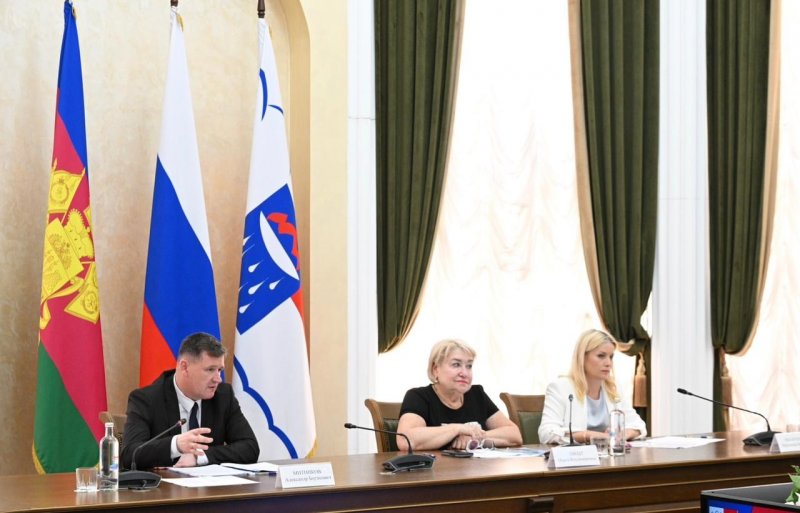 КРАСНОДАР. Депутат ЗСК Вероника Иванчикова приняла участие в церемонии вручения памятных знаков в Сочи