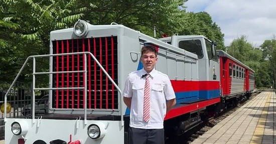 ОСЕТИЯ.  Дети за штурвалом: юные машинисты вышли в путь на новом сезоне ЖД-аттракционе